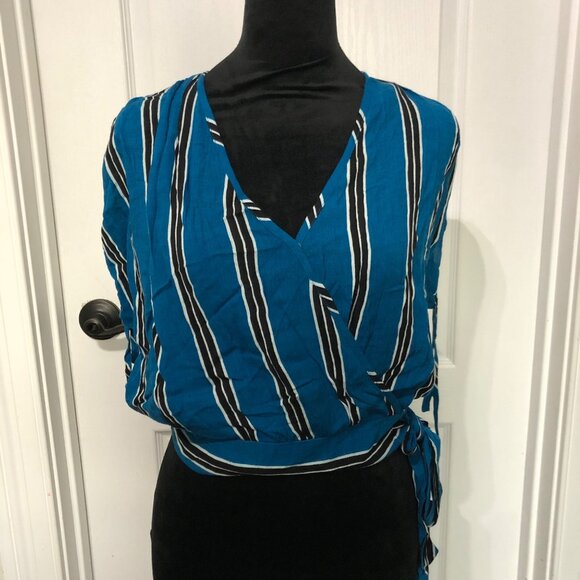 Band Of Gypsies Womens Blue & Black Striped Wrap Top Size M 100% Viscose NWT - Picture 3 of 9